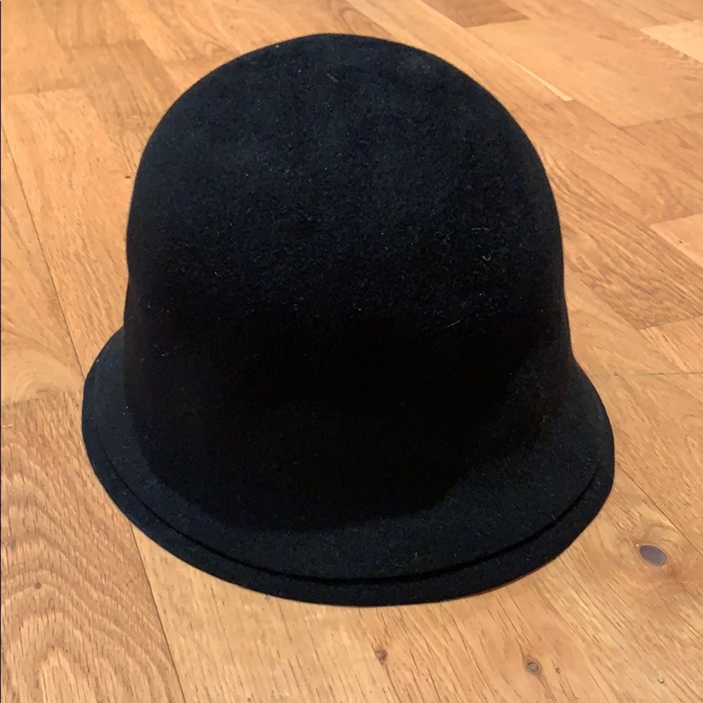 Iconic Vintage Chanel Black Felt Cloche Hat - Picture 3 of 17